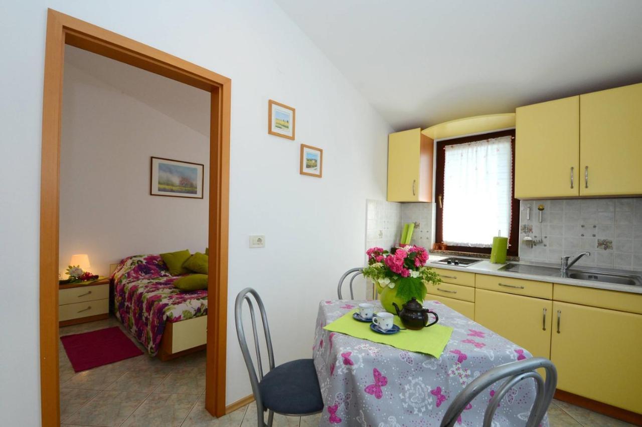 Apartments Kadum Porec Center Near The Beach Exterior photo